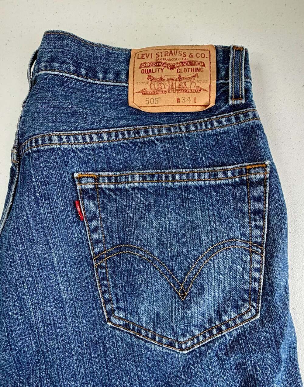 Levi's 505 Regular Fit , Medium Wash Denim Shorts  Men’s Size W34